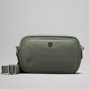 NWOT Lululemon Green Camera Bag 2L